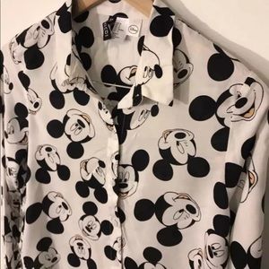 Mickey button up